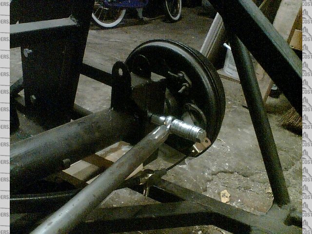 Panhard rod mounting to axle