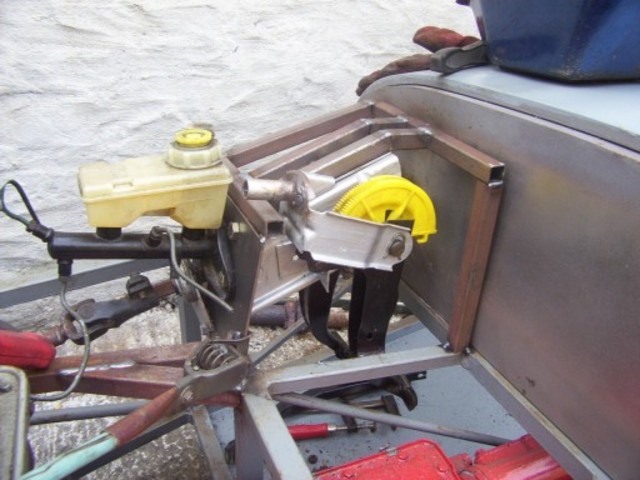 Rescued attachment Pedals&Cylinder2.jpg