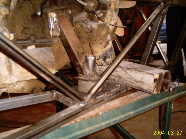 Engine mtg. Note that G tube goes straight to the tunnel