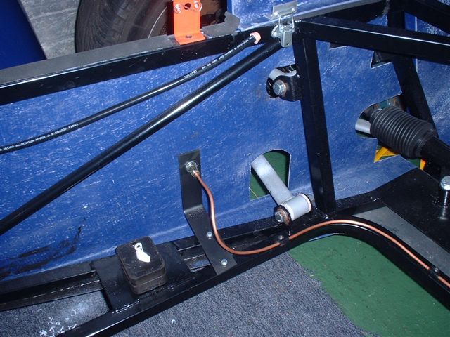 n/s  front brake pipe with bracket.